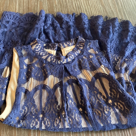 Love Fire ladies Lace blouse with nude lining. Size medium - Picture 3 of 10